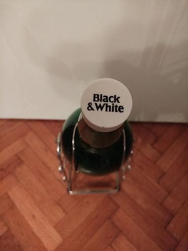 Ostali stilski dekor: Dekorativna zelena staklena boca flasa sa metalnim stalkom “Black — 2