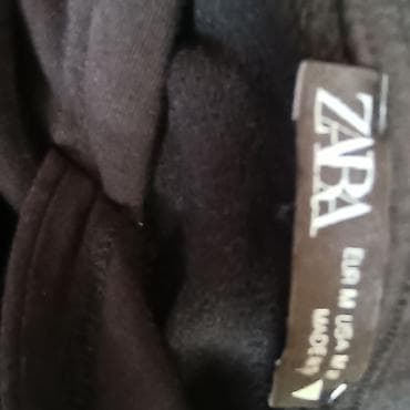 zara helanke sa prorezom: ZARA crni crop duks s kapuljačom – “MANHATTAN NYC” - Brend: ZARA - — 3