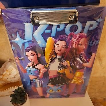dunjice za kolica: A4 tablu sa klipsom (clipboard) dizajniranu sa temom K-pop grupa, koja — 6