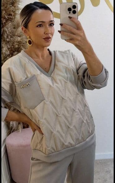 Donji delovi trenerke: Kompleti
Cena 3600
Uni vel.
V30 — 2