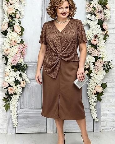 exkluzivne haljine: Haljina elegantna mid sa čipkanim gornjim delom. Midi dužina,ravan — 2