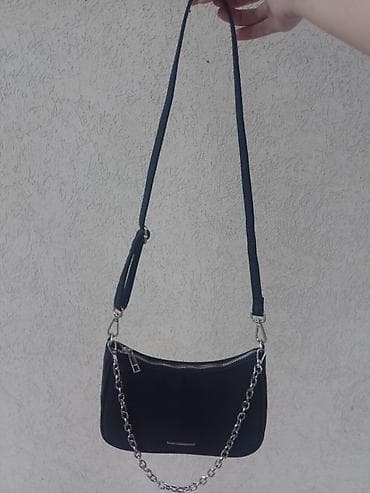 mala samsonite: Bershka crna torbica – baguette/shoulder model Prodajem tasnicu — 2