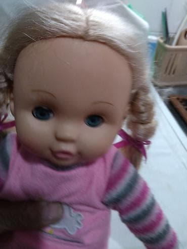 Children's Electric Cars: Velika lutka 40 cm. na lutki je pokretna glava,očni kapci,ruke i noge — 3