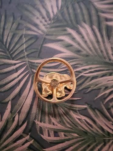 Zlatni pin/broš sa motivom slona - Dekorativni okrugli pin sa na lalafo.rs Zlatni pin/broš sa motivom slona - Dekorativni okrugli pin sa