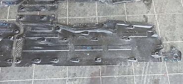 Kompletan auto u delovima: PLASTIKE PODA ZA AUDI A8 | Plastike ispod poda za Audi A8 D3 — 2