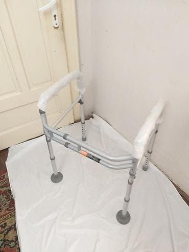 polovne medicinske torbe: Aluminijumska hodalica-setalica bez tockova, doneta iz Svajcarske — 4