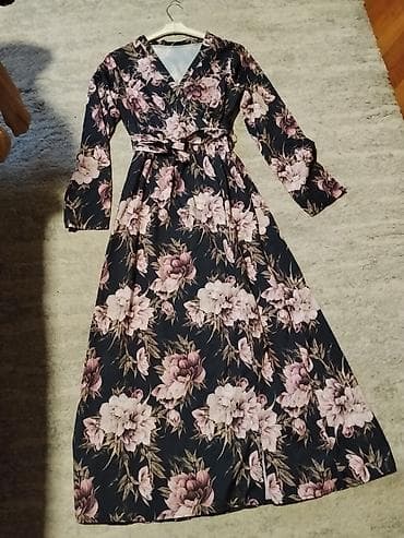 Sweatpants: Duga ženska haljina s cvetnim dezenom - Model: maxi haljina sa — 1