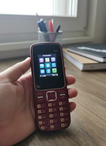 Audio tehnika: Klasčni mobilni telefon K35 u bordo boji, sa fizičkom numeričkom — 1