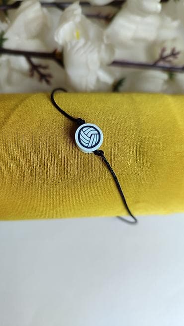 nautilus satovi: Narukvica sa motivom odbojkaške lopte - Minimalistička narukvica na — 2