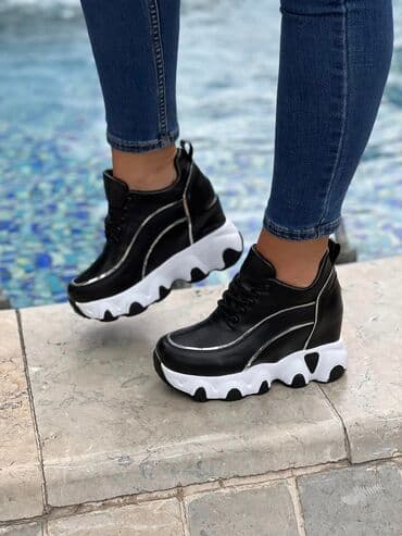 leon drvene klompe cena: Cena 4800din
Br 36-40 — 1