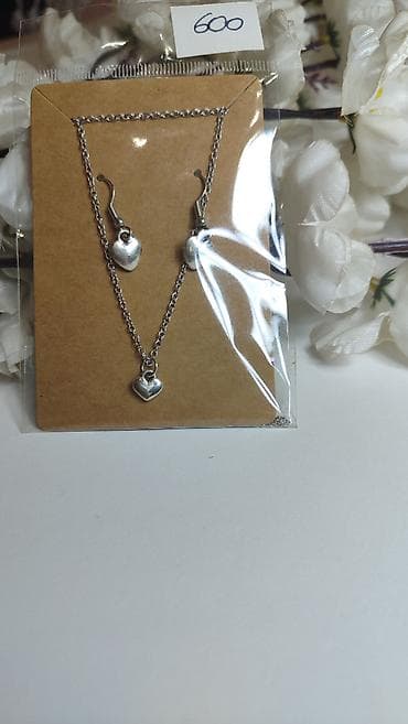 versace ogrlica: Set nakita – ogrlica i minđuše sa privescima u obliku srca. - — 2