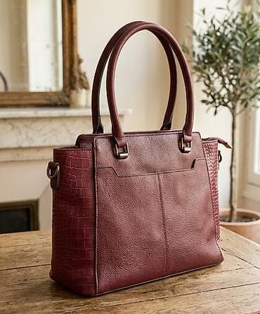 mona torba prevrnuta koza: Elegantna ženska torba od pravog kože u bordo boji. - Materijal — 1