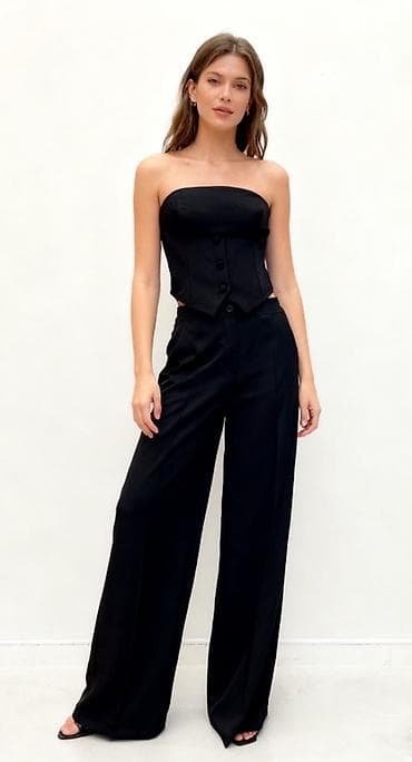 reserved kompleti: 🔥Ženski elegantni komplet bez bretela –Made in Italy
✅3200 din — 6