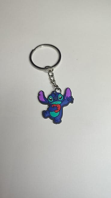 torbe nis: Privjesak za ključeve – simpatični crtani lik u plavim i ljubičastim — 1
