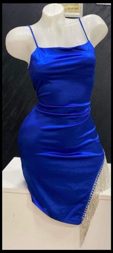 muske trenerke novi pazar: Haljina 

XS S 

Cena 2700 dinara — 1