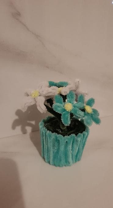 dekoracija sa kestenom: Saksija sa cvecem od pliša.Rucni rad.Plava/petrolej boja.Cvetici — 5