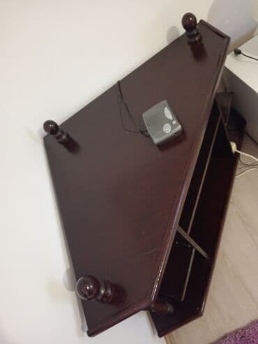 Kuhinjski nameštaj: Ugaona komoda 80 x 130 cm, visina 70 cm. Izrađena u kombinaciji drveta — 2