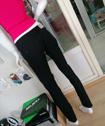 pantalone od vestacke koze: Crne farmerice
Vel 29
Povoljno
UVOZ Turska — 6