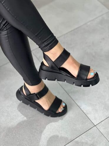 fratelli babb sandale: Prirodna koza 37-41
Cena:6400din — 2