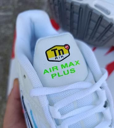 trapstar komplet: Nike Air Max Plus / Tuned Air patike u beloj boji sa upečatljivim — 7