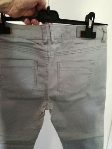 push up helanke novi sad: Farmerke, tri cetvrtine. Nove, uske pantalone sive boje, velicina — 3