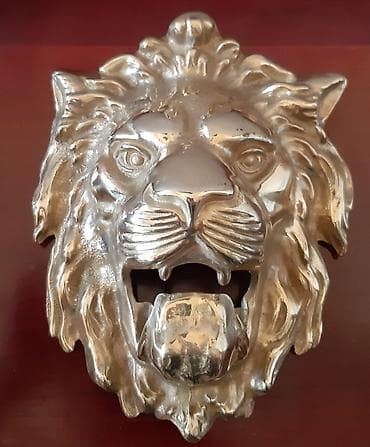 Vintage LAV Mesingana ukrasna zidna skulptura ili kucalo za vrata