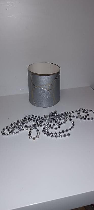 Figures: Srebrna dekorativna cilindrična kutijica/posuda sa modernim reljefnim — 2