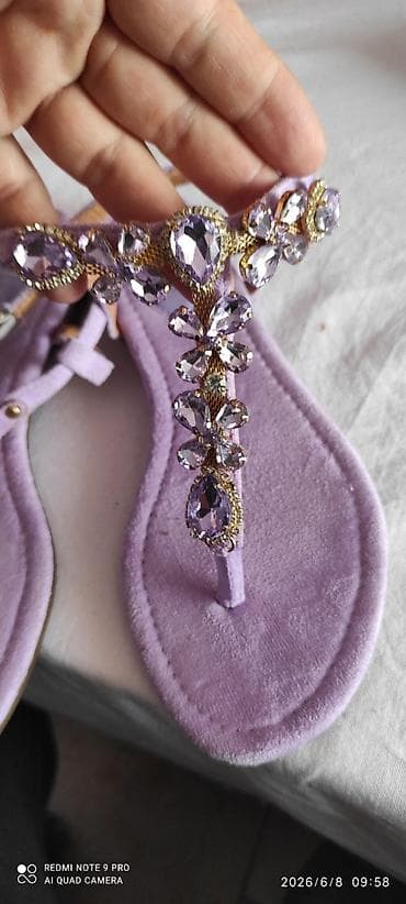 Ženske sandale – lavanda ljubičaste, sa T-kaišem bogato ukrašenim