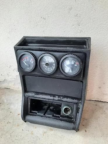 ford fiesta instrument tabla: KONZOLA SA SATICIMA VW GOLF MK2 | Dobro stanje — 4