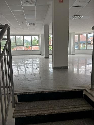 poslovni prostor kraljevo: Izdaje se Lokal u centru Aranđelovca lux oprema 490m2 . Prizemlje — 5