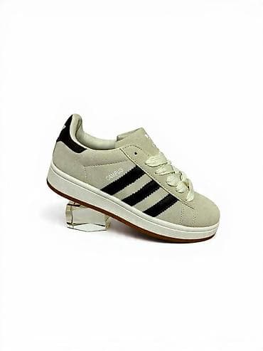 Patike niskog profila, svetlosive boje sa crnim detaljima i tri bočne