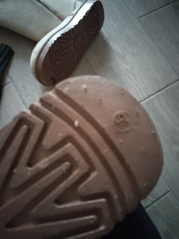 obuca gepard: Ugg boots, 36 — 3