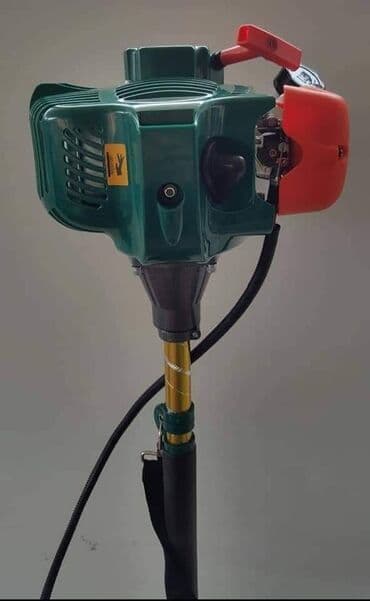 motor za kosilicu: Nov i kvalitetan Lesnik benzinski trimer. Model: LKRB-680/4,8 Snaga — 5