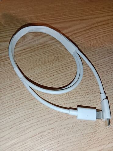 rokovnik sa punjacem: USB-C na USB-C kabl za punjenje i prenos podataka - Konektori: USB — 1