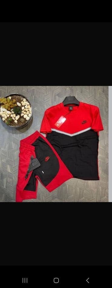c a basic majice: Nike komplet trenerka, koji se sastoji od majice kratkih rukava i — 2