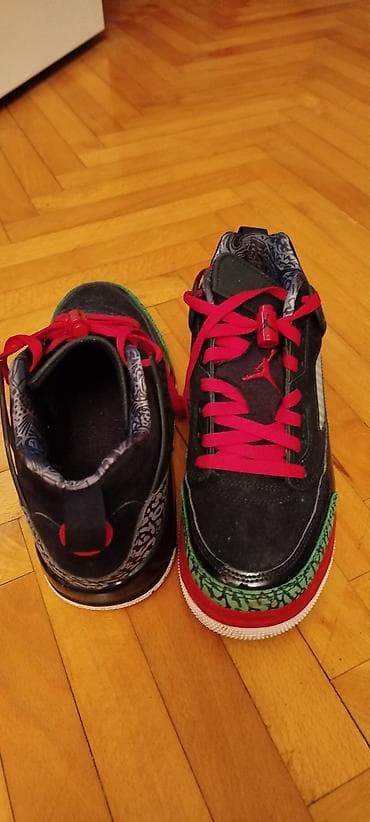 premiate patike: Model: Air Jordan (hightop patike) Opis: - Kožne i antilop gornjište — 1