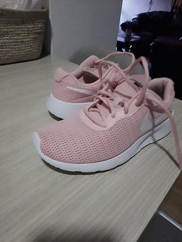 Original Nike patike, nosene nekoliko puta u odlicnom stanju, broj