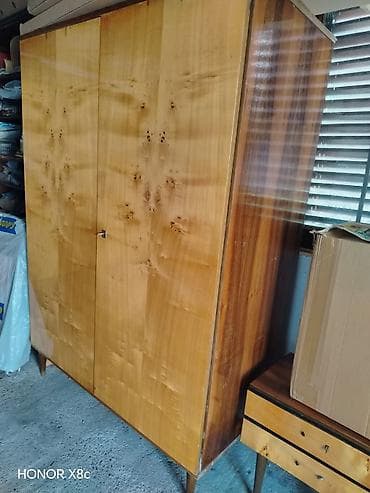 vitrine retro: Retro spavaća soba: - 2 kreveta(bez dišeka), - 2 ormara, - 2 komode — 5
