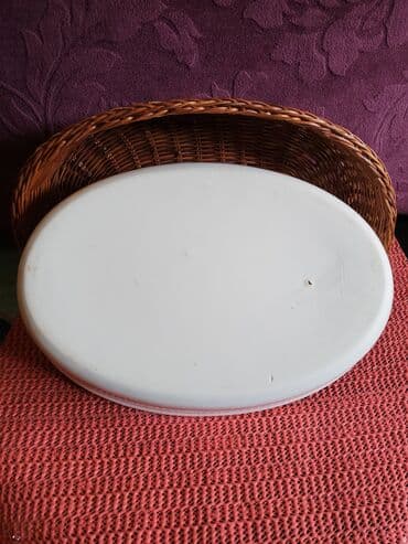 delimano servis beograd: Porcelanska nova cinija-posuda sa korpom. Visina. 6cm. Duzina — 7