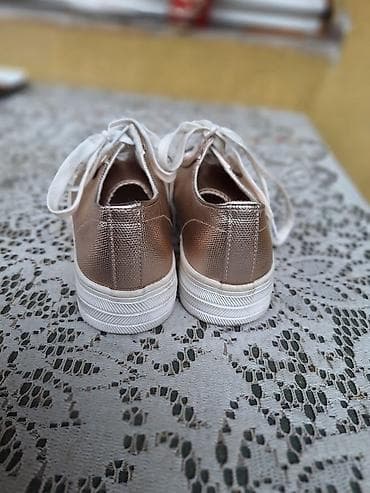 duboke zenske patike: Patike – broj 38 - Gazište: 24 cm (odgovara broju 38) - Model: niske — 3