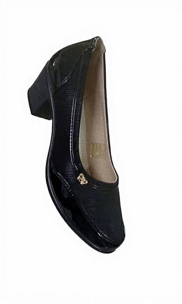 Elegantne ženske cipele na petu - Boja: crna, sa diskretnim sjajnim