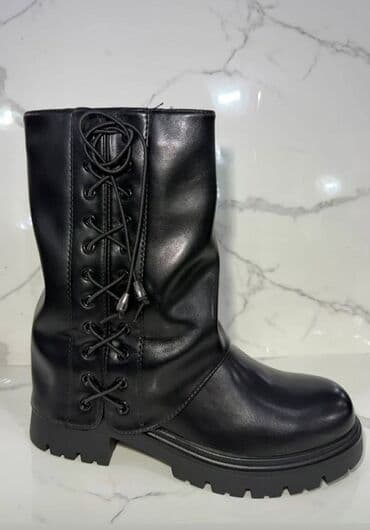 Sweatpants: Ankle boots — 1