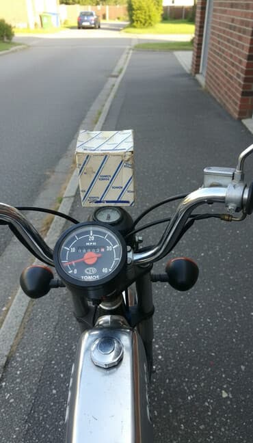 megan 1: Brzinomer nov u miljama tomos, nedostaje staklo na satu — 1