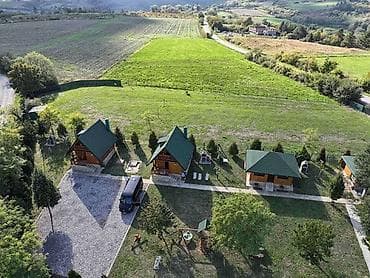 fiksna: Na prodaju turistički kompleks sa 5 brvnara različitih struktura — 4