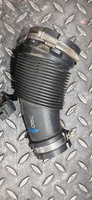 magneti prodaja: AUDI Q5 CREVO USISA VAZDUHA 04L129661D | Audi delovi ZEMUN — 4