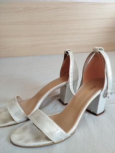 balenciaga patike triple s: Elegantne ženske sandale na blok štiklu – Perla by Suela - Model — 1