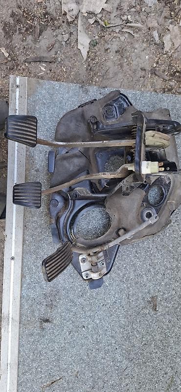 diferencijal cena: Delovi za Opel – volan i motorni sklop - Volan: trokraki, sa — 8