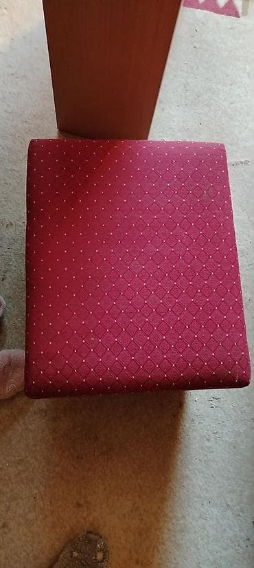 Stilske sofe: Trosed na razvlačenje sa kutijom za posteljinu + tabure+fotelja Lično — 4