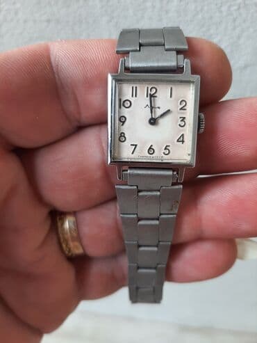 carl f. bucherer satovi: Zenski sat Lurc ispravan sat je mehanicki na navijanje sat je — 1