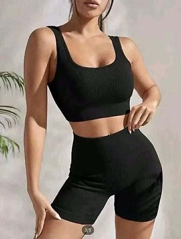 tifani kombinezoni: Ženski dvodelni komplet crop top majica i biciklističke šorc. - Kroj — 1